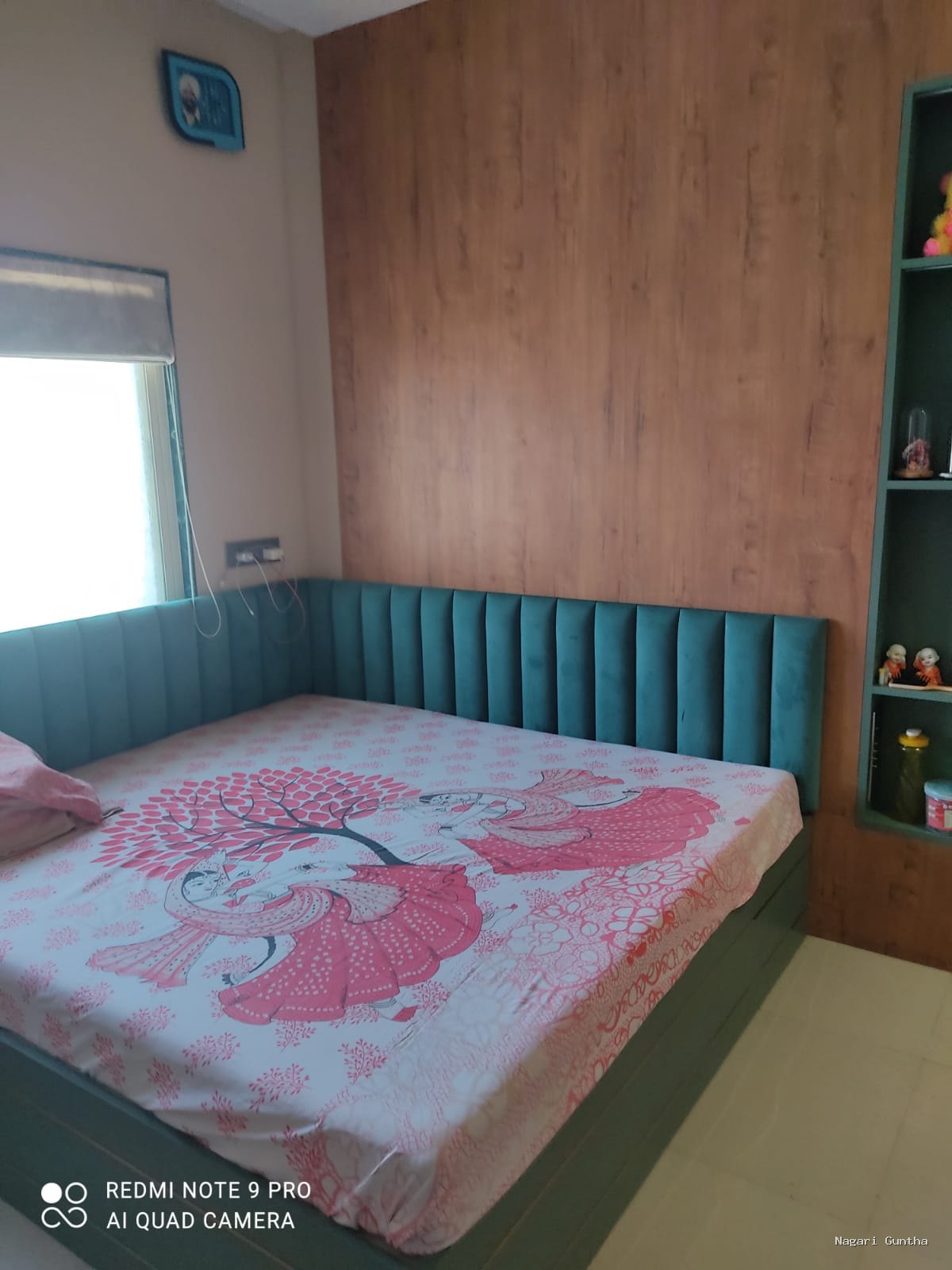 2BHK Flat for Resale Premium Condiiton, Semi-Furnished