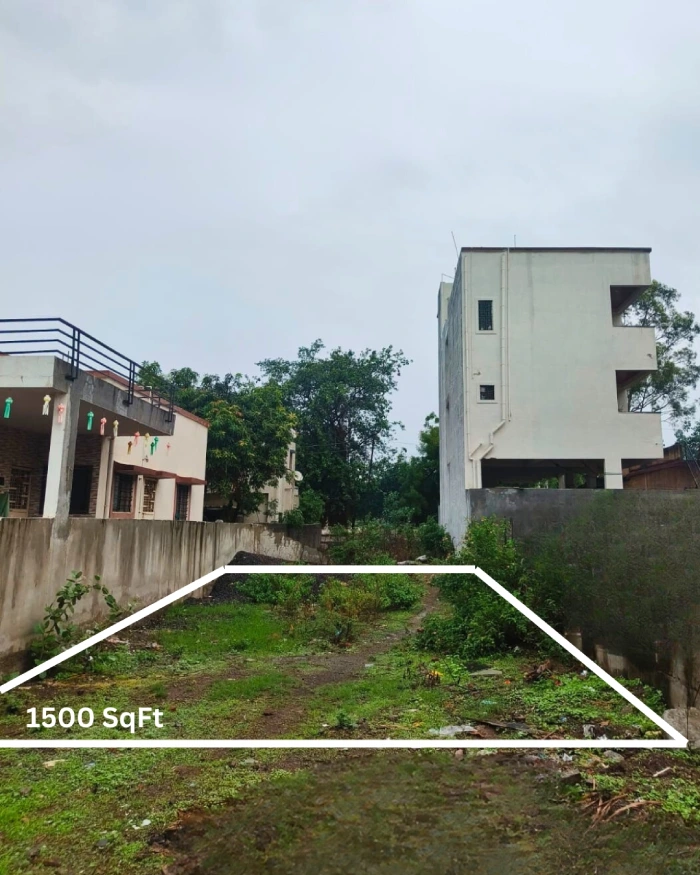 Plot in Laxmi Nagar, 1507 Sqft, 9-12M Road
